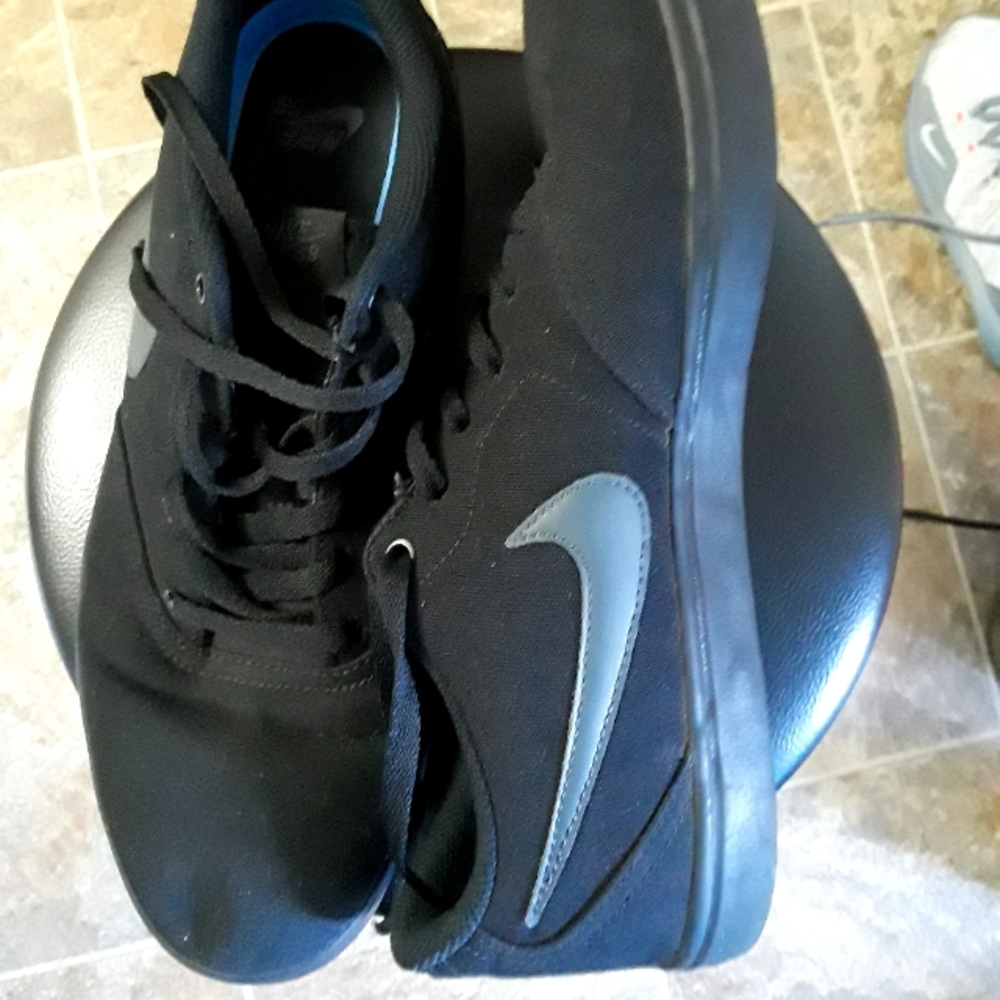 Black casual nike shoes